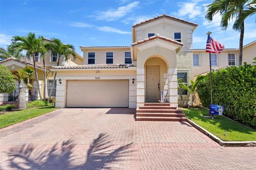 3227 Ne 212th St, Aventura, FL, 33180-3691 | Card Image