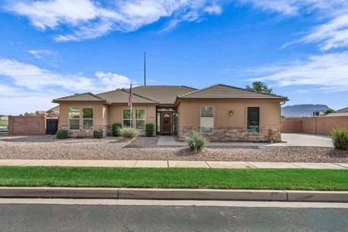 2535 S Sunshine Cir, Washington, UT, 84780-8335 | Card Image