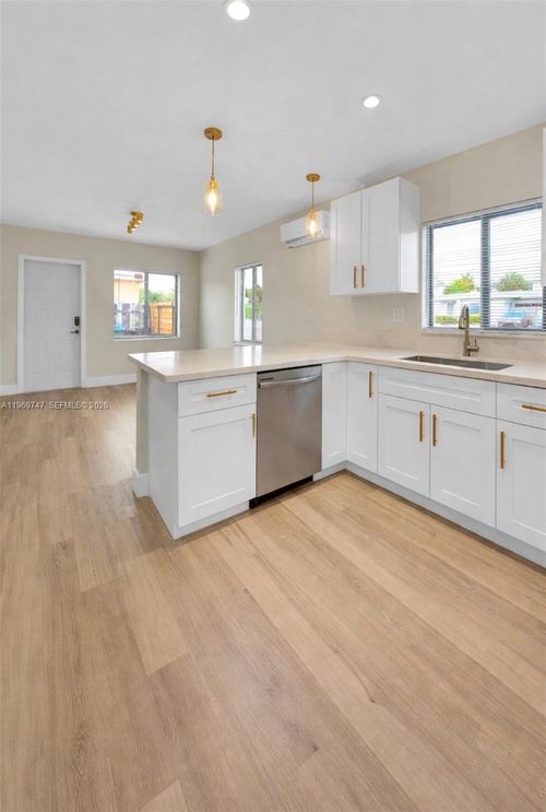 1116 Ne 15th Ave, Fort Lauderdale, FL, 33304-2313 | Card Image