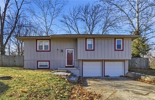 1304 Se Queens Ct, Oak Grove, MO, 64075-9253 | Card Image