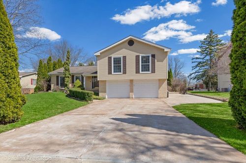 649 Greenbrier Ln, Crystal Lake, IL, 60014-7010 | Card Image
