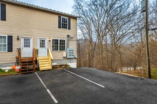 611 Vista Oaks Dr, Fairmont, WV, 26554-9358 | Card Image