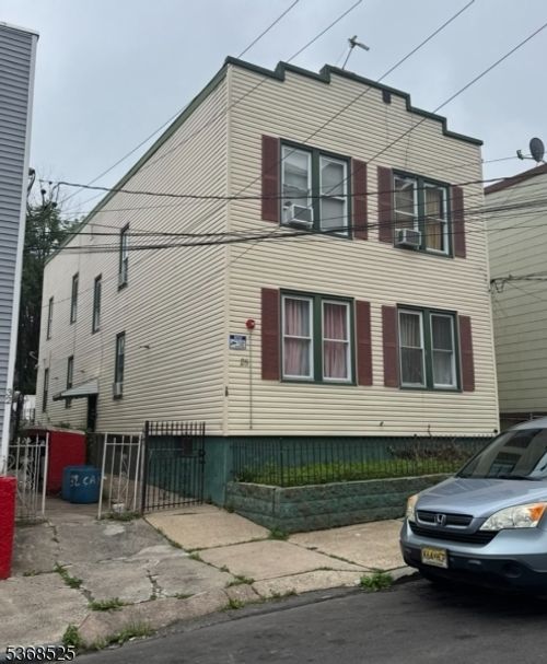 28 Camden St, Paterson, NJ, 07503-2935 | Card Image