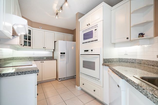 3B - 338 Taylor Way, Condo with 2 bedrooms, 2 bathrooms and 2 parking in West Vancouver BC | Image 11