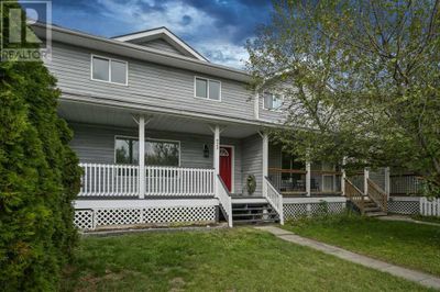 42 Green Meadow Cres, Townhouse with 3 bedrooms, 3 bathrooms and 2 parking in Strathmore AB | Image 3