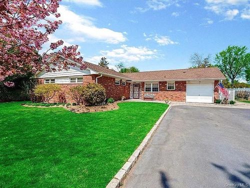 33 Long Bow Ln, Commack, NY, 11725-1226 | Card Image