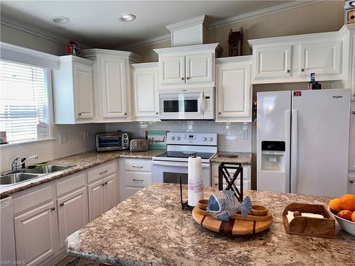 3098 Sloop Ln, ST. JAMES CITY, FL, 33956-2318 | Card Image