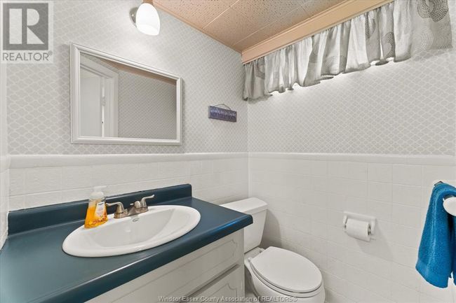 1568 St Gabriel Crt, Home with 3 bedrooms, 2 bathrooms and null parking in Windsor ON | Image 31