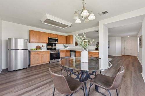 101 Bandara Woods Blvd, Elgin, TX, 78621-5818 | Card Image