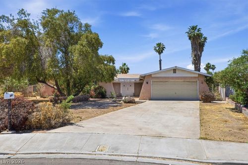 4424 Parkchester Cir, Las Vegas, NV, 89108-2046 | Card Image
