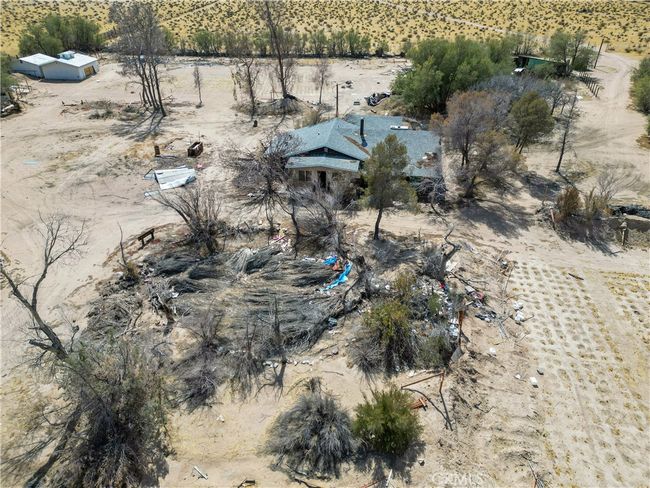 45200 Camelot Drive, House other with 2 bedrooms, 2 bathrooms and 2 parking in Yermo CA | Image 5