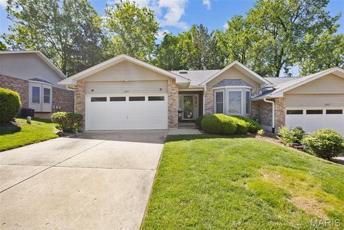3055 Oakmont Ct, Saint Charles, MO, 63301-5001 | Card Image