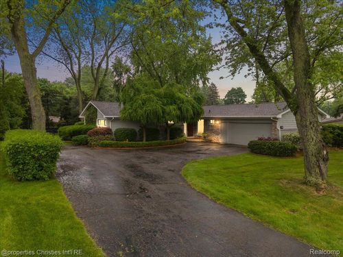6727 Lahser Rd, Bloomfield Hills, MI, 48301-3205 | Card Image