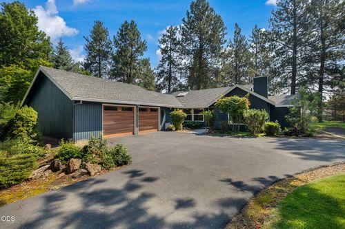 21001 King Hezekiah Way, Bend, OR, 97702-2842 | Card Image