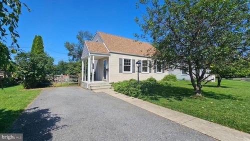 438 Locust Rd, Hellertown, PA, 18055-1917 | Card Image