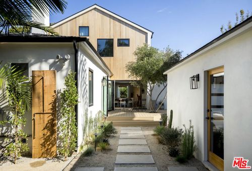 3981 Beethoven St, LOS ANGELES, CA, 90066-2252 | Card Image