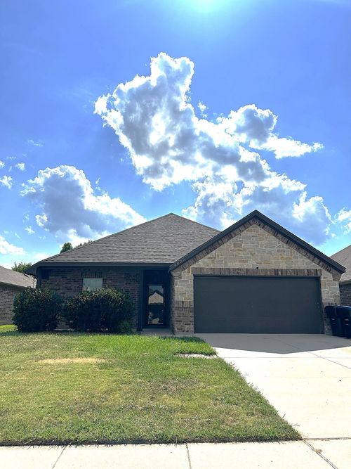 8822 Kiowa Dr, Greenville, TX, 75402-2812 | Card Image