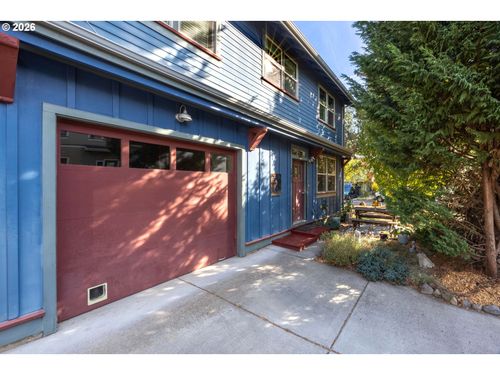 2060 Martha Ln, HoodRiver, OR, 97031 | Card Image