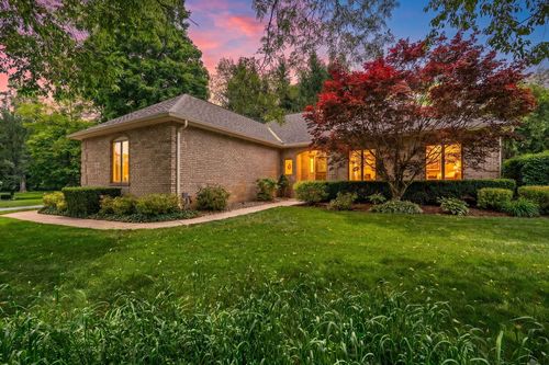 246 White Thorne Ln, Valparaiso, IN, 46383-9785 | Card Image