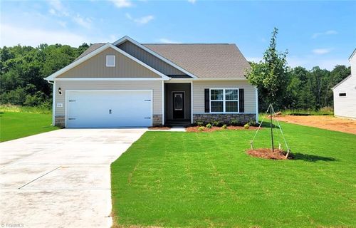 216 Macintosh Dr, King, NC, 27021-8846 | Card Image