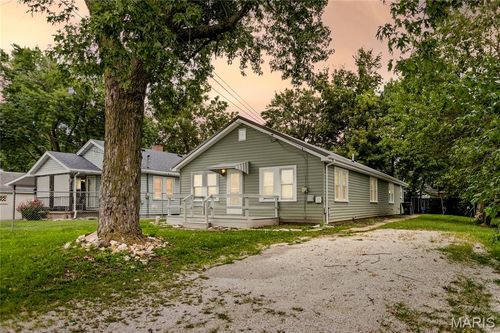 100 Morean St, Jerseyville, IL, 62052-1817 | Card Image