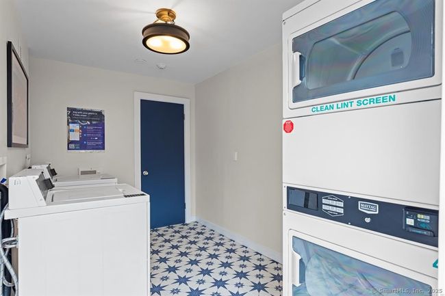 APT-13 - 17 Hancox St, Home with 1 bedrooms, 1 bathrooms and 1 parking in Stonington CT | Image 12