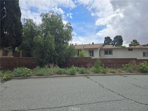 530 W Gilman St, Banning, CA, 92220-2322 | Card Image