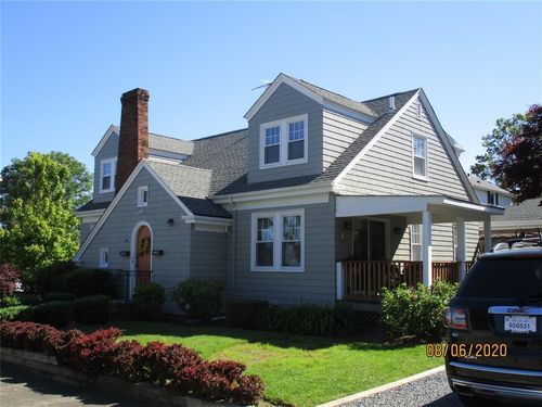 9 Butler St, Newport, RI, 02840-1604 | Card Image