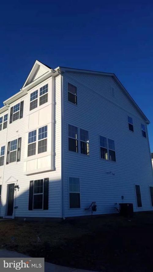 439 Pemberton Park Ln, FREDERICK, MD, 21703-4901 | Card Image