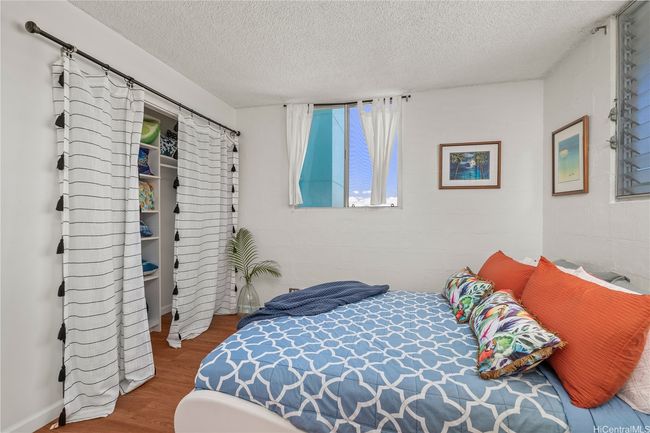 The corner unit has an extra window-priceless | Image 14