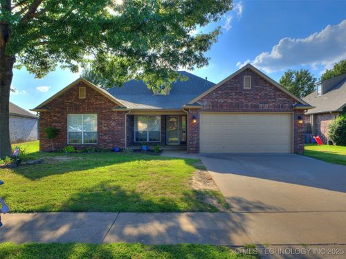 9706 N 99th East Ave, Owasso, OK, 74055-6795 | Card Image