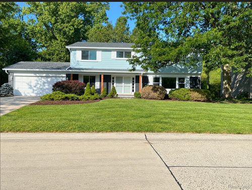29621 Fernhill Dr, Farmington Hills, MI, 48334-2025 | Card Image