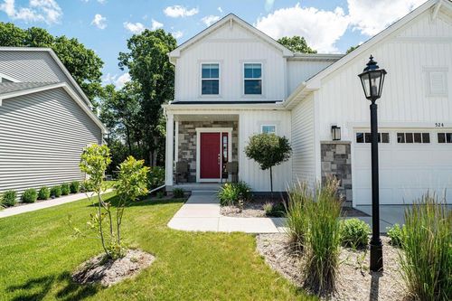 524 Wild Oak Rd, Hartland, WI, 53029-1217 | Card Image