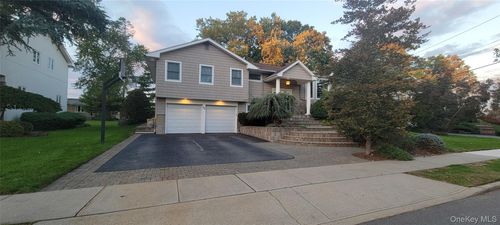 72 Orange Dr, Jericho, NY, 11753-1535 | Card Image