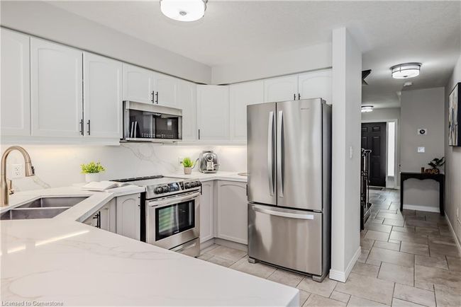 54 Geranium Av, Townhouse with 3 bedrooms, 4 bathrooms and 2 parking in Hannon ON | Image 10