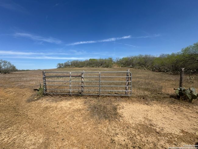 2148 County Road 220, Home with 3 bedrooms, 2 bathrooms and null parking in Floresville TX | Image 26