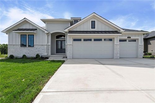 8716 N Lewis Ave, Kansas City, MO, 64157-6249 | Card Image