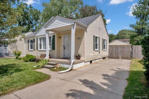 3560 Greenfield Rd, Berkley, MI, 48072-3132 | Card Image