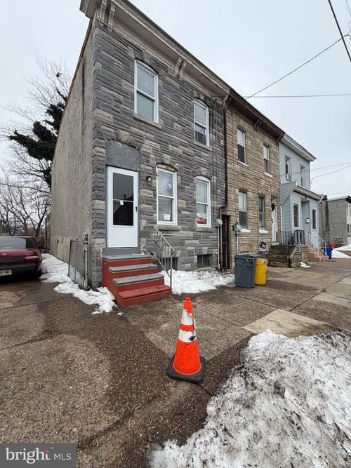 824 S 8th St, CAMDEN, NJ, 08103-2533 | Card Image