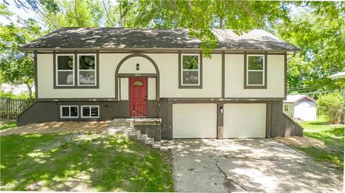 804 Nw North Summit Cir, Blue Springs, MO, 64015-3756 | Card Image