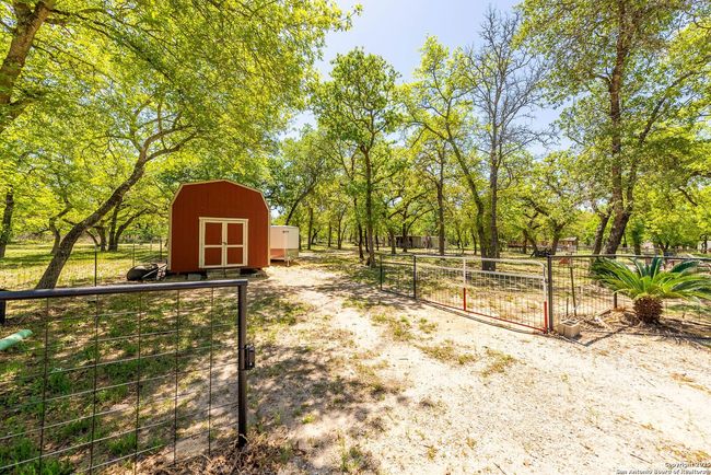 162 Champions Blvd, House other with 3 bedrooms, 2 bathrooms and null parking in La Vernia TX | Image 45