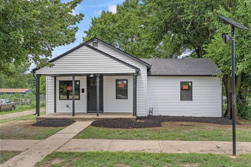 292 S Main St, London, OH, 43140-1528 | Card Image