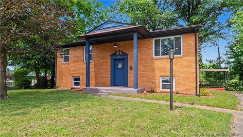 619 Mockingbird Dr, Jeffersonville, IN, 47130-5052 | Card Image