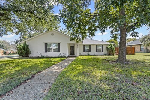 1509 Surry Place Dr, Cleburne, TX, 76033-6510 | Card Image