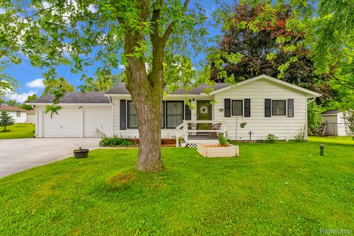 7225 Meadow Ln, Lexington, MI, 48450-8791 | Card Image