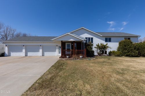 10710 Rose Dr, Bismarck, ND, 58503-9716 | Card Image