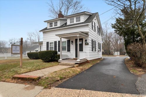 64 Broadway, Amityville, NY, 11701-2702 | Card Image