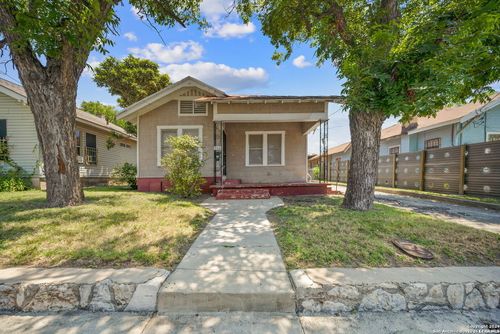 906 Gevers St, San Antonio, TX, 78210-2415 | Card Image