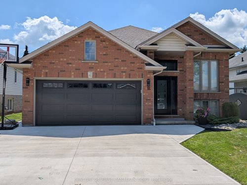 55 Queensway Dr, Strathroy, ON, N7G4M2 | Card Image