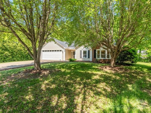 989 Thorncrest Ct, Fletcher, NC, 28732-8216 | Card Image